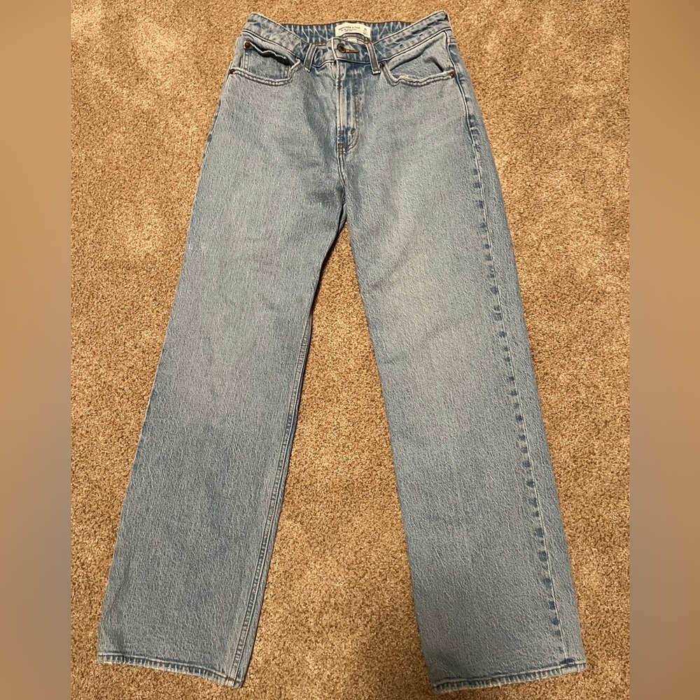 Abercrombie & Fitch- curve love 90’s relaxed jean hi rise